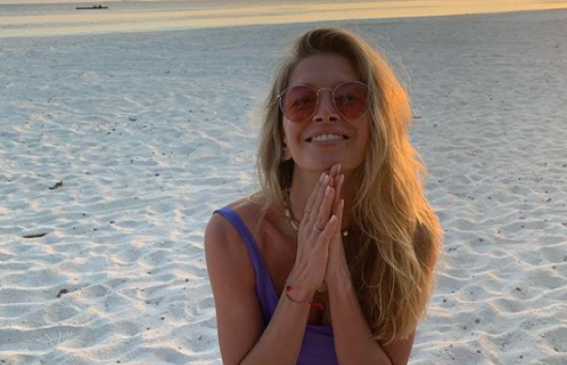 Вера Брежнева "засветилась" в купальнике (фото)