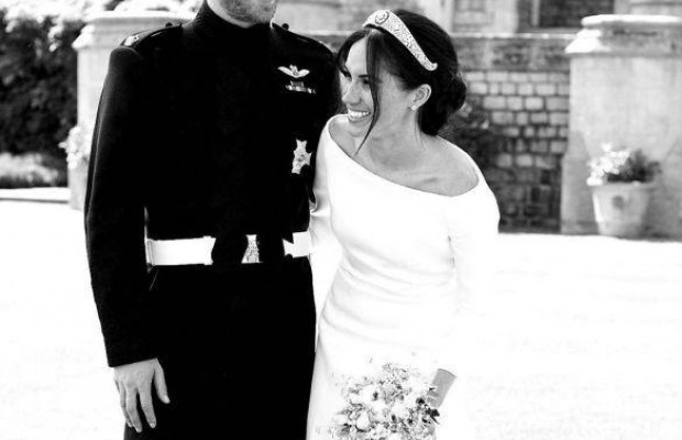 Годовщина помолвки: герцогиня Меган и принц Гарри опубликовали новое свадебное фото