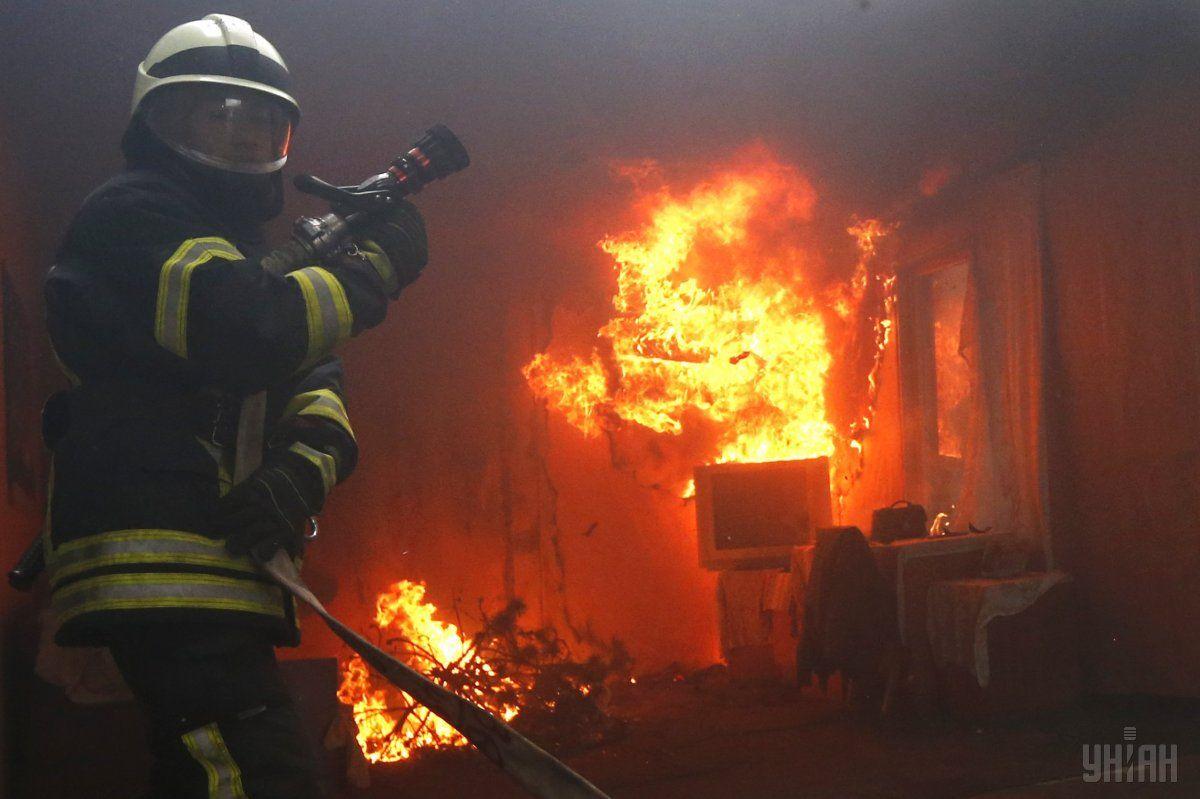 Загиблий пенсіонер мешкав у будинку сам / фото УНІАН Загиблий пенсіонер мешкав у будинку сам / фото УНІАН