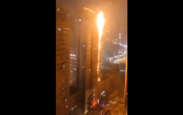 На землю падают куски теплоизоляционного материала / скриншот На землю падают куски теплоизоляционного материала / скриншот