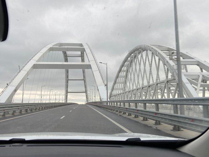 Жданов вважає головним зупинити рух мостом / RoksolanaToday & Крим Жданов вважає головним зупинити рух мостом / RoksolanaToday & Крим