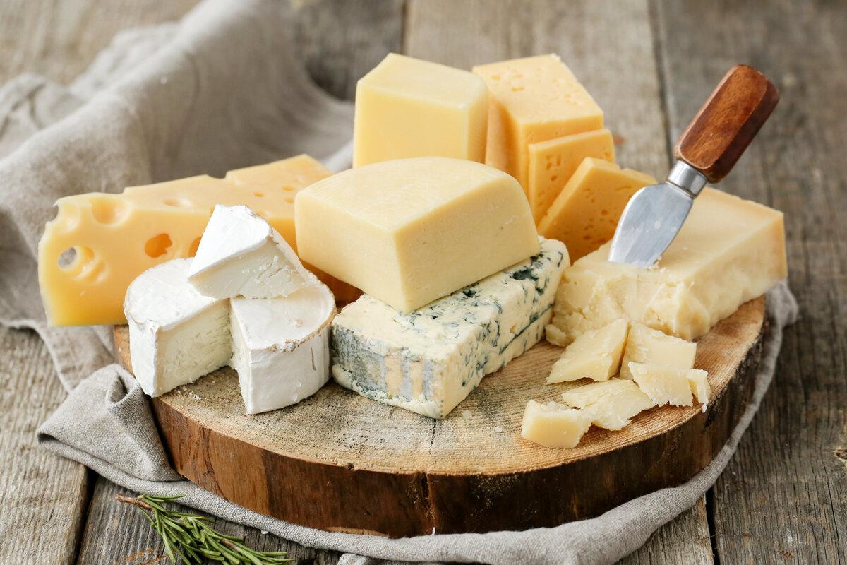 В 1815 году в Швейцарии была основана первая в мире фабрика по производству сыра / фото REUTERS