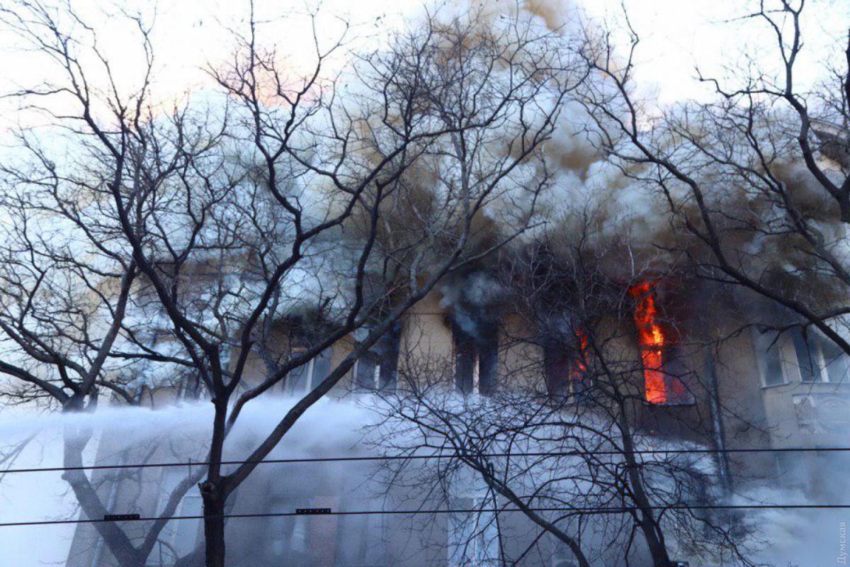 Пожар в Одессе унес жизни 16 человек, более 30 - пострадали / Фото: Думская