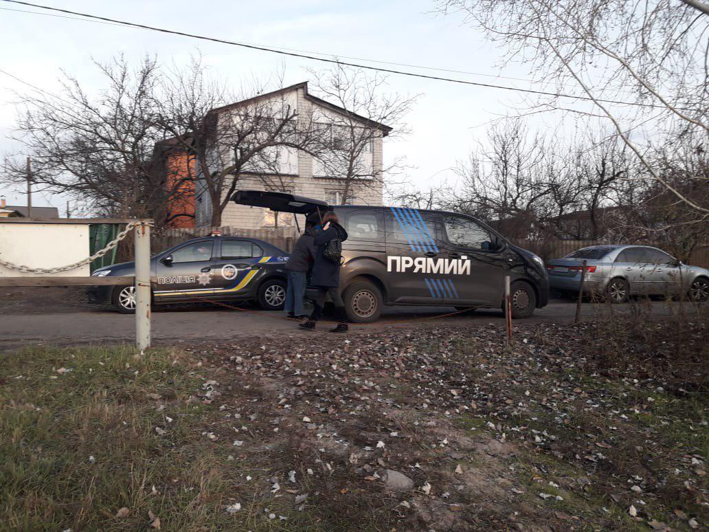 'Рожкова, заявление на стол!' Активисты снесли ворота под домом заместителя Смолия (видео, фото) 'Рожкова, заявление на стол!' Активисты снесли ворота под домом заместителя Смолия (видео, фото)