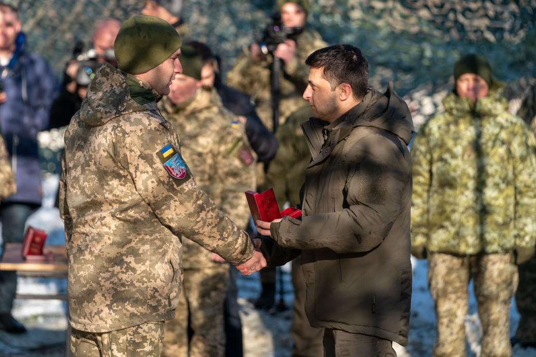 Зеленский наградил военнослужащих орденами \ president.gov.ua Зеленский наградил военнослужащих орденами \ president.gov.ua