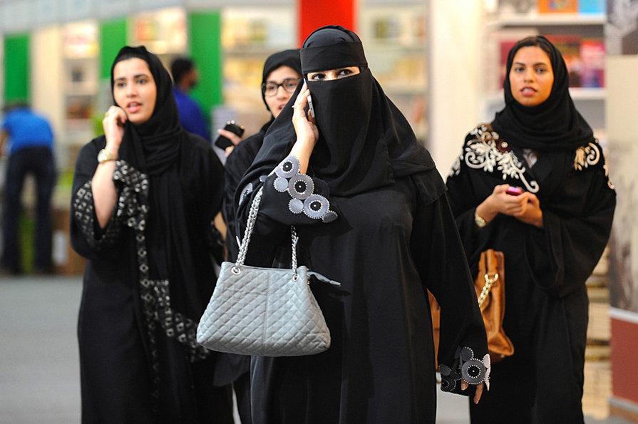 В Саудовской Аравии отменили раздельные входы в рестораны для мужчин и женщин
