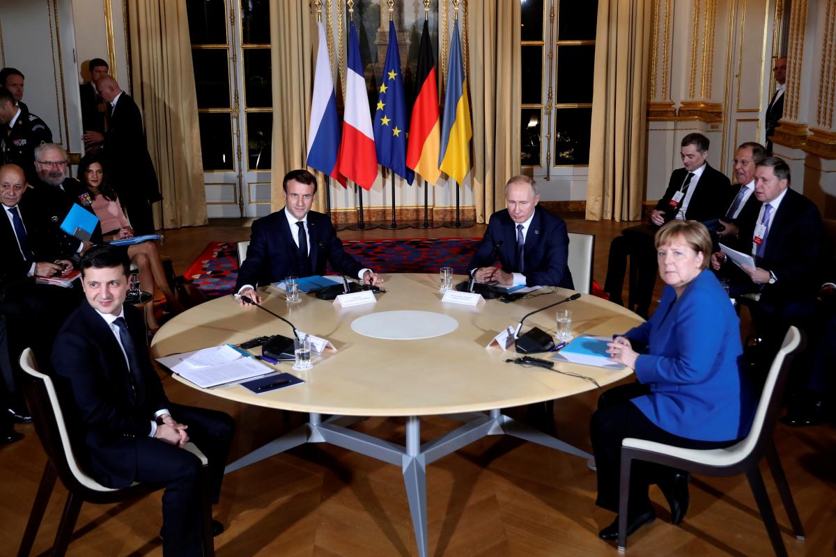 Учасники "нормандської четвірки" за столом переговорів / REUTERS