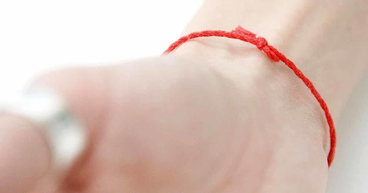 У ПЦУ розповіли про червону нитку на руці / фото: informost.com У ПЦУ розповіли про червону нитку на руці / фото: informost.com