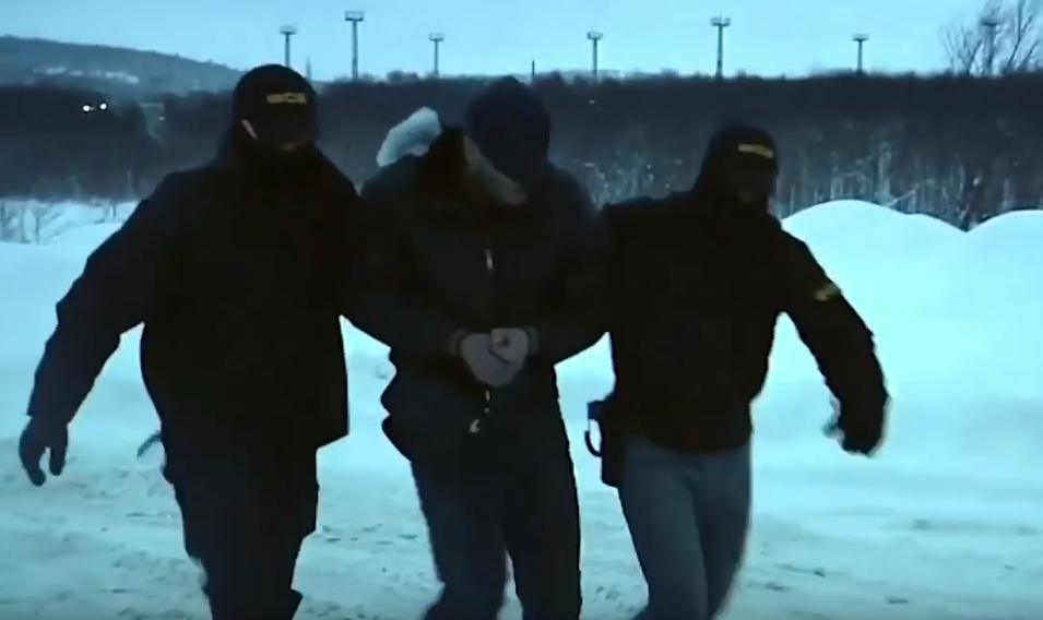 В Росії чоловіка звинуватили в тероризмі і затримали / Відео ЦГЗ ФСБ, скріншот, Youtube В Росії чоловіка звинуватили в тероризмі і затримали / Відео ЦГЗ ФСБ, скріншот, Youtube