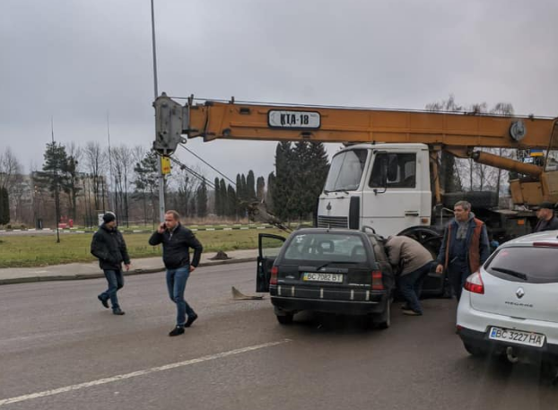 В аварії постраждало двоє людей / facebook.com/groups/varta1 В аварії постраждало двоє людей / facebook.com/groups/varta1