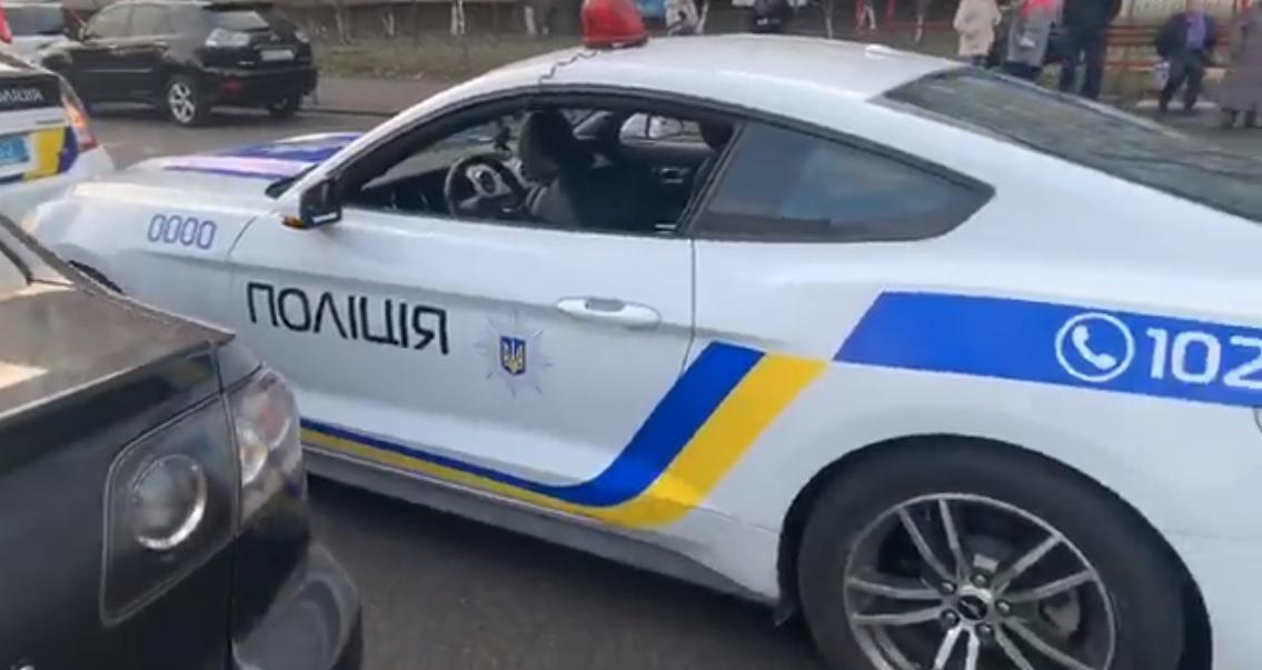 В Києві затримали фейковий поліцейський патруль / Facebook, Патрульна поліція Києва В Києві затримали фейковий поліцейський патруль / Facebook, Патрульна поліція Києва