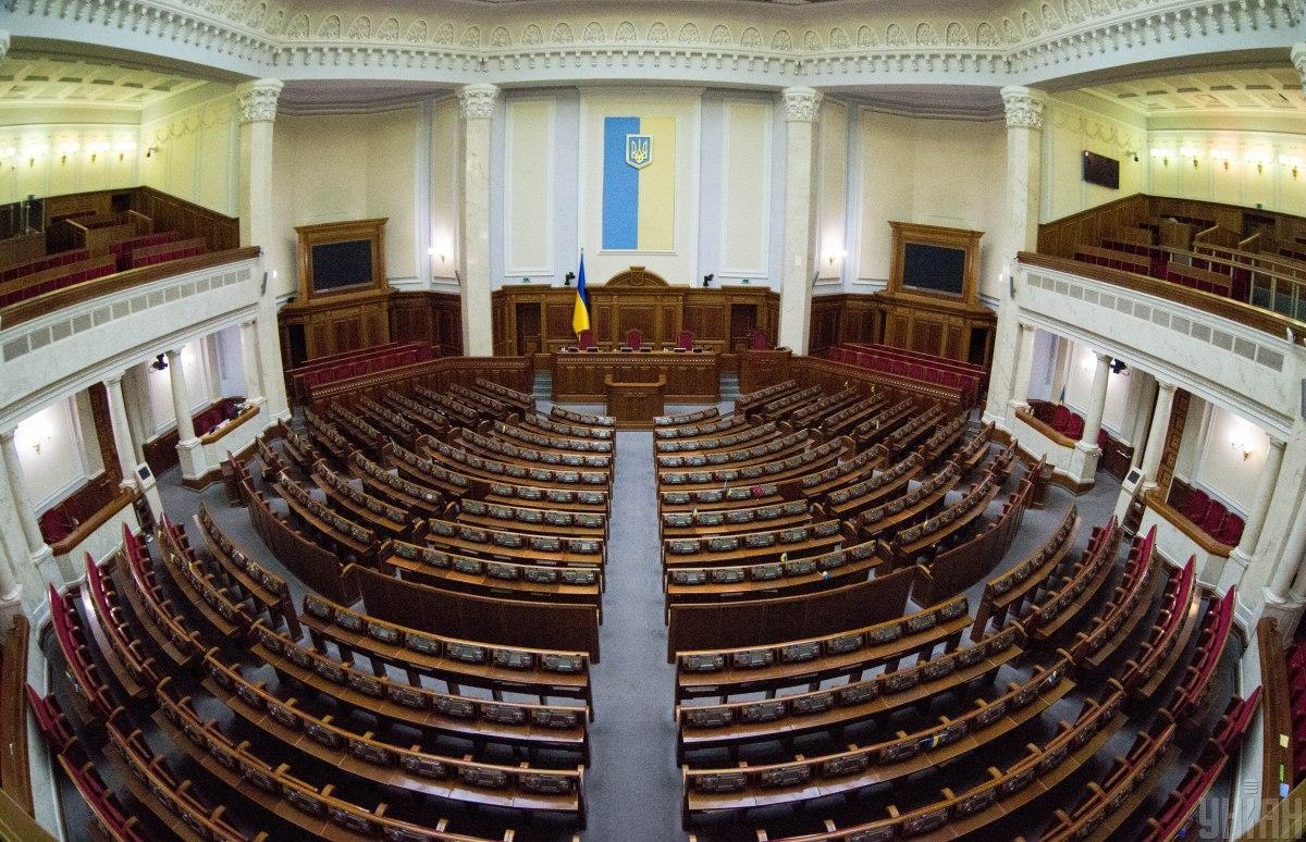 Депутаты собираются на внеочередное заседание Рады / фото УНИАН