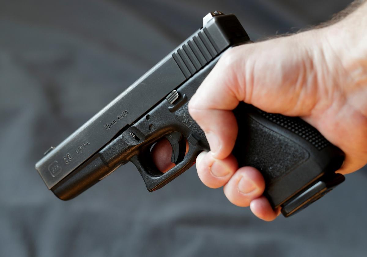 Поліція поки не береться стверджувати, що до нападів причетні одні й ті ж люди / фото REUTERS Поліція поки не береться стверджувати, що до нападів причетні одні й ті ж люди / фото REUTERS