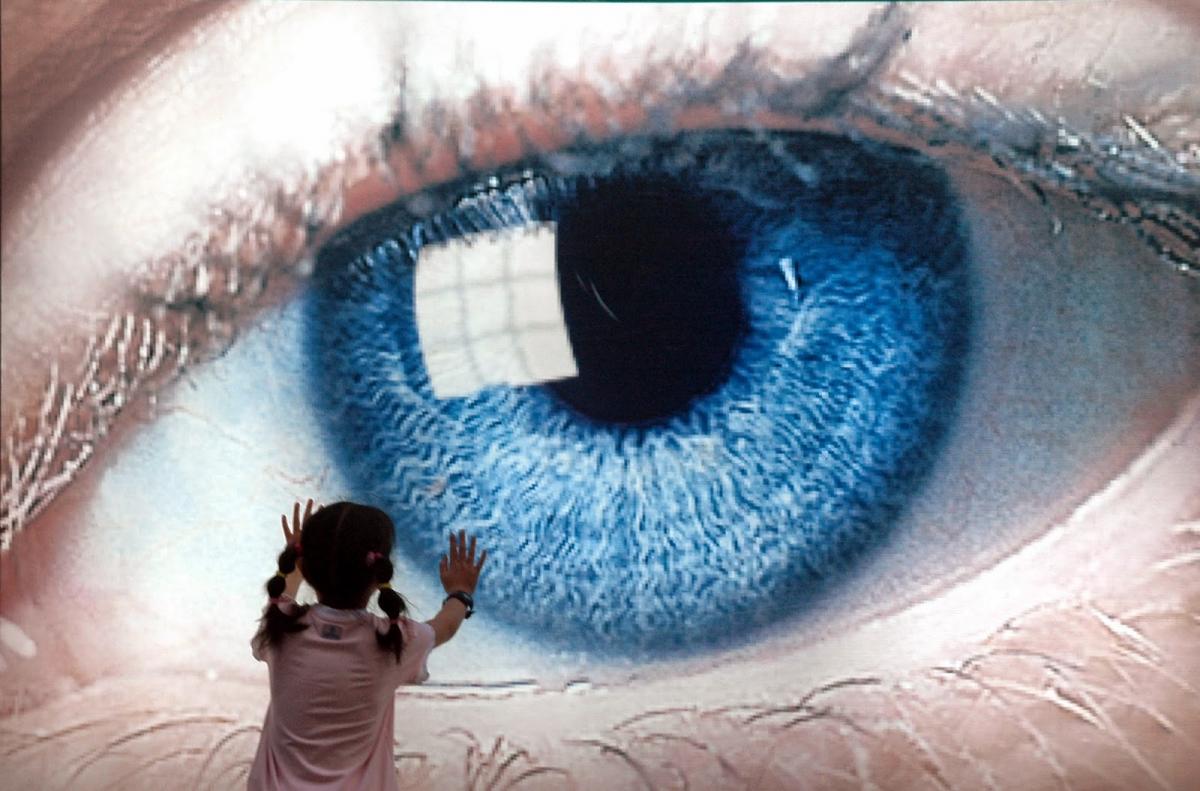 Програма може за станом сітківки ока визначити тривалість життя людини \ фото REUTERS