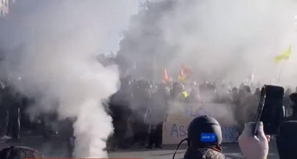 Французы протестуют против повышения пенсионного возраста / скриншот видео ТСН Французы протестуют против повышения пенсионного возраста / скриншот видео ТСН