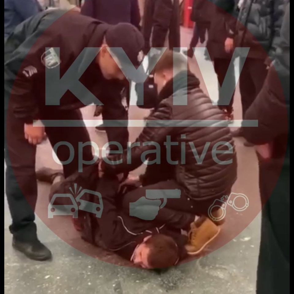 Грабіжника затримали / facebook.com/KyivOperativ Грабіжника затримали / facebook.com/KyivOperativ