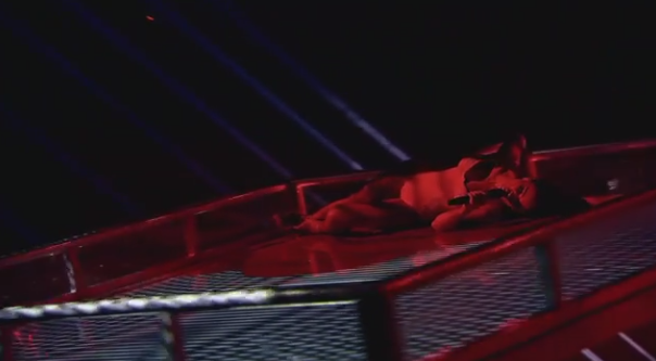 Ані Лорак вийшла на сцену у відвертому вбранні (фото, відео)