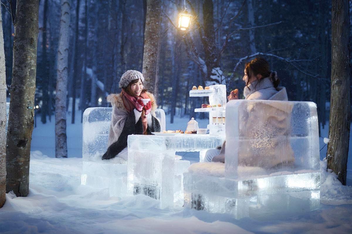В городе расположен знаменитый Hoshino Resort Tomamu и Ice Hotel, где все сделано из льда / snowtomamu.jp В городе расположен знаменитый Hoshino Resort Tomamu и Ice Hotel, где все сделано из льда / snowtomamu.jp