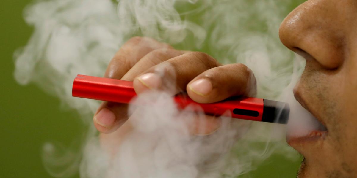 Электронные сигареты не являются полностью безопасными для здоровья / фото REUTERS
