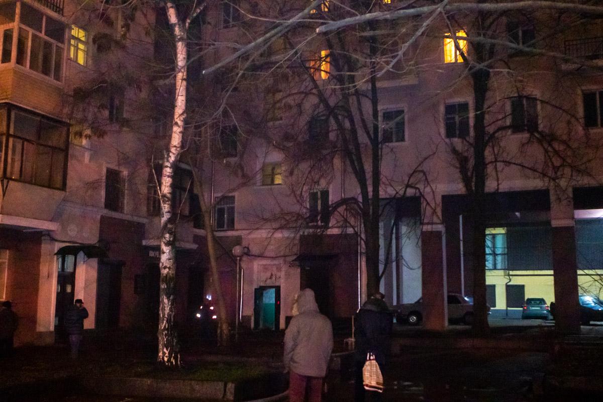 Пожар возник на 6-м этаже дома / фото: Информатор Пожар возник на 6-м этаже дома / фото: Информатор
