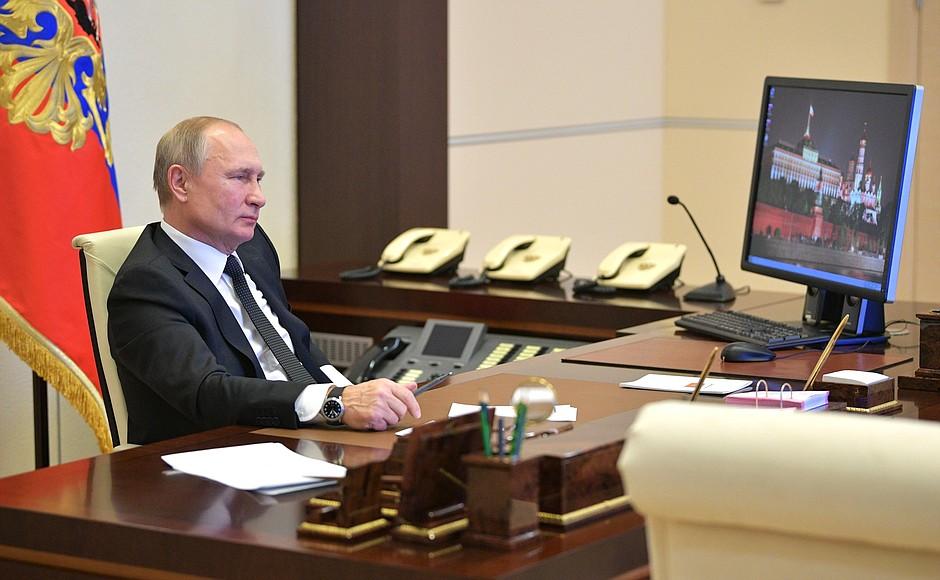 Путин пользуется Windows XP / Kremlin.ru Путин пользуется Windows XP / Kremlin.ru