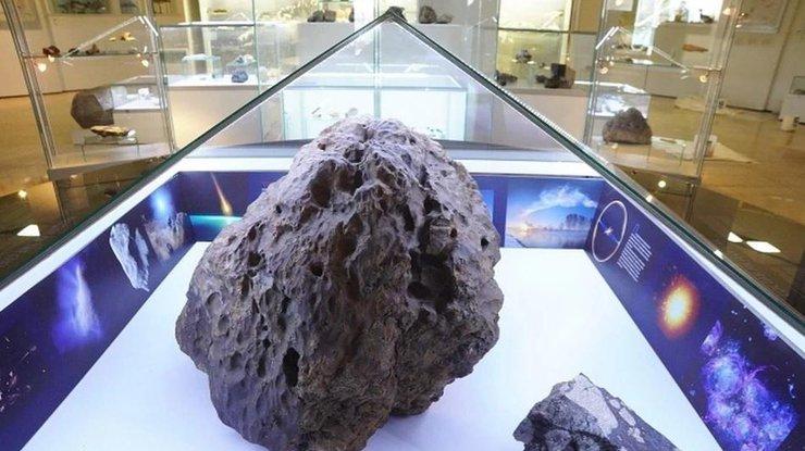 Купол не можна підняти без натискання спеціальної кнопки на пульті / Фото: chel.kp.ru Купол не можна підняти без натискання спеціальної кнопки на пульті / Фото: chel.kp.ru