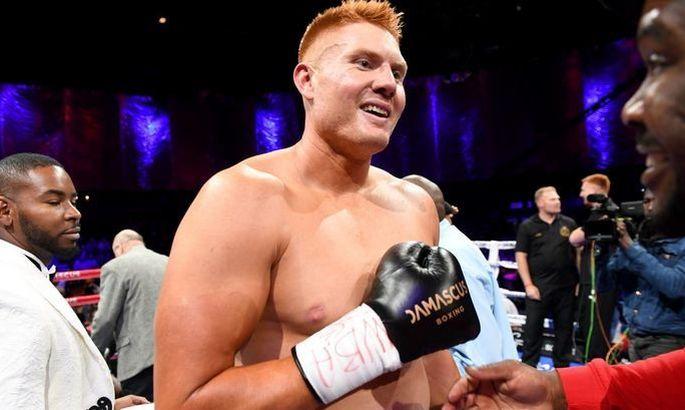 Виссер повредил руку и колено / фото: BoxingScene Виссер повредил руку и колено / фото: BoxingScene