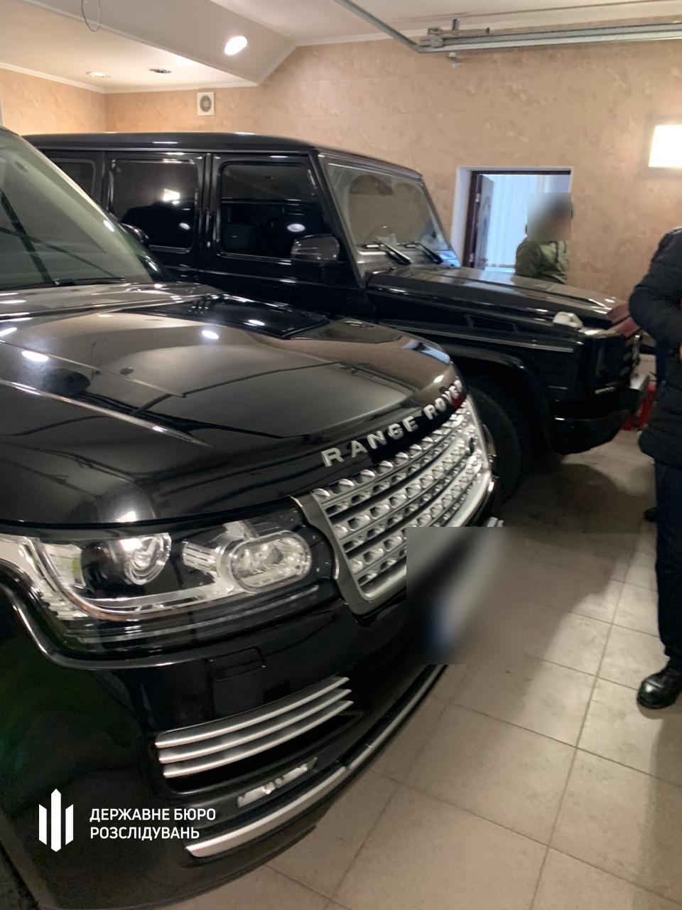 A Kyiv court ruled to seize the cars / Photo from the SBI A Kyiv court ruled to seize the cars / Photo from the SBI
