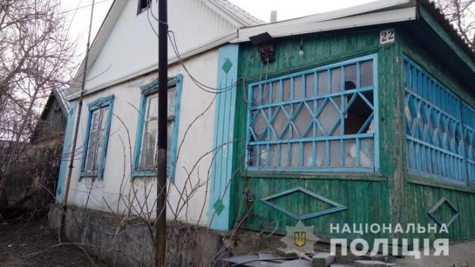 Боевики обстреляли жилые дома в Золотом-4 / фото lg.npu.gov.ua