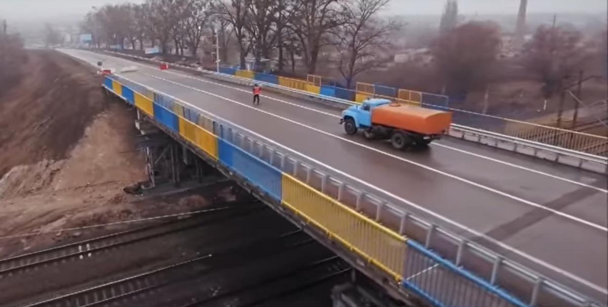 Під Харковом відремонтували шляхопровід / фото Скріншот Під Харковом відремонтували шляхопровід / фото Скріншот