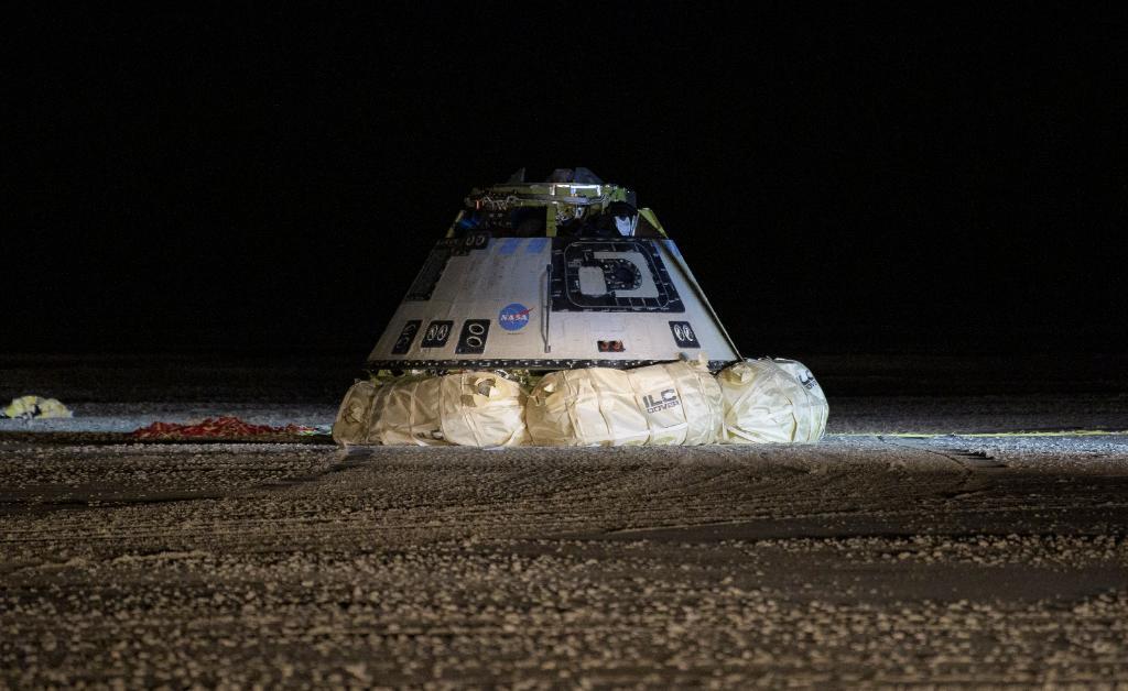 Корабель здійснив посадку на полігоні Уайт-Сендс / twitter.com/NASA Корабель здійснив посадку на полігоні Уайт-Сендс / twitter.com/NASA