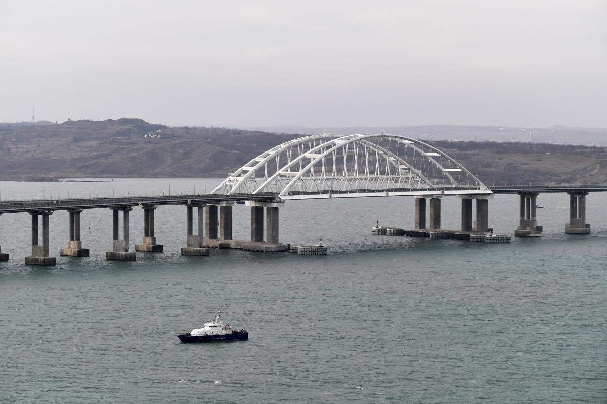 То, что Крымский мост поврежден, - большой плюс для граждан Украины, отметили в МВД / фото REUTERS