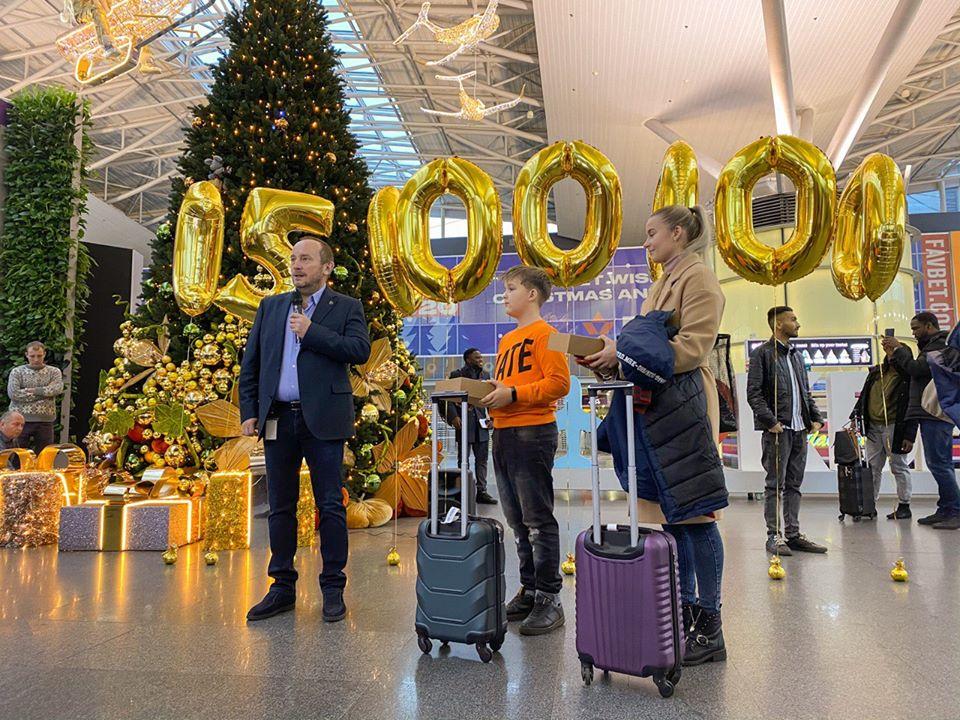 В аэропорту "Борисполь" поздравили рекордного 15-миллионного пассажира / фото facebook.com/airportboryspil