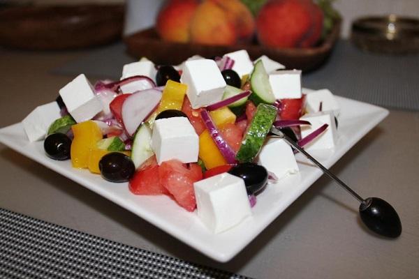 Грецький салат – класичний рецепт / фото: grendach.blogspot.com