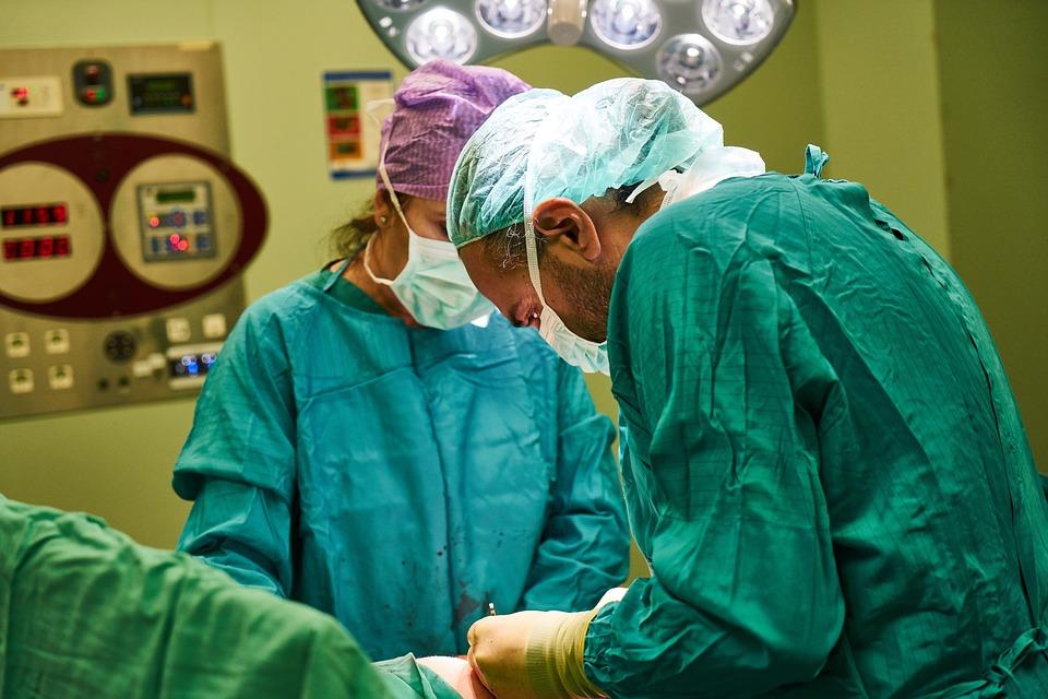 После операции женщине стало плохо, медики провели реанимацию / фото pixabay
