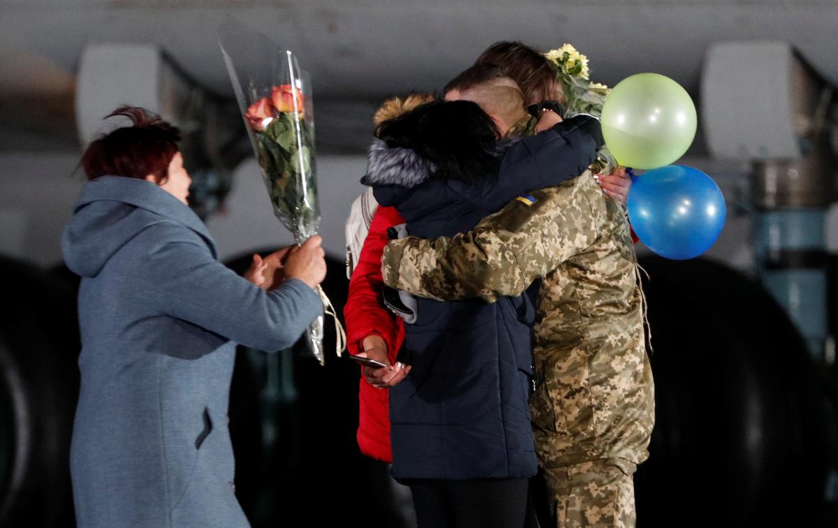 Украина вернула из плена сотни своих граждан / фото REUTERS