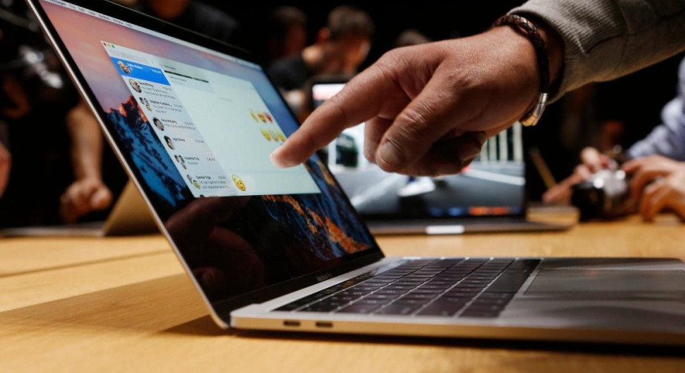 стало відомо, коли вийде Macbook з сенсорним екраном