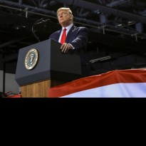 Палата представителей США проголосовала за импичмент Трампу