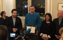Сенцов получил документы о почетном гражданстве Парижа