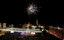 Рождественских дух "прошелся" по Европе: в ряде городов засияли огоньки елок (фото, видео)