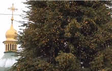 Главная елка страны: на Софийской площади монтируют новогоднюю красавицу (видео)