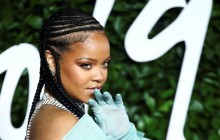 Рианну заподозрили в беременности после ее появления на красной дорожке с округлившимся животом (фото)