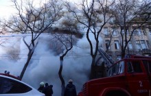 Пожар в Одессе: спасатели вошли внутрь здания колледжа