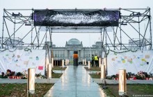 В Германии инсталляция с "пеплом" жертв Холокоста вызвала скандал