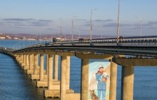 В сети высмеяли странное новшество на Крымском мосту (фото)