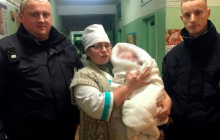 На Херсонщині п'яна горе-матір побилася зі знайомим та забула на вулиці немовля (фото)