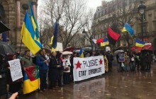 Украинская диаспора вышла на митинг в Париже перед «нормандской встречей»