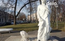 В Киеве вандалы обезглавили известный памятник