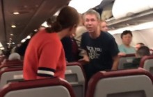 "Худ*ба, бл**ь!" Панін на очах у пасажирів літака напав на свою дівчину (відео)