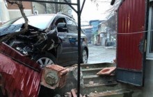 У Чернівцях патрульний «під кайфом» переслідував п’яного водія та розбив службове авто (фото)